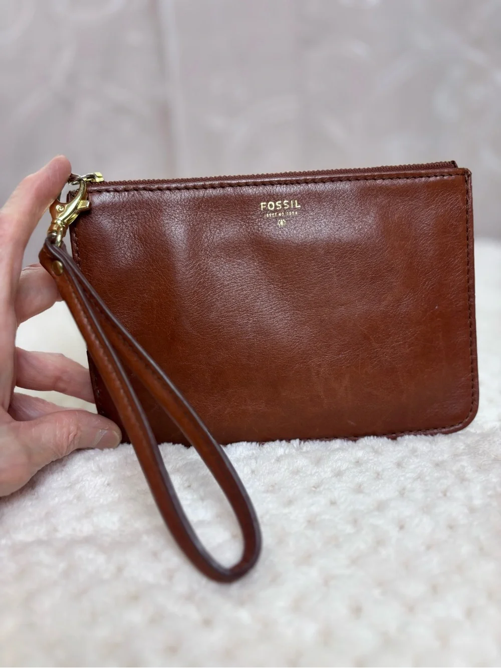 Fossil Tan Leather Wristlet With Silver Metallic Gusset Detail